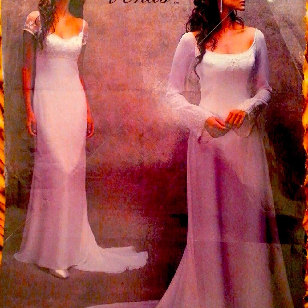 Long sleeve wedding dress. Almost new. Beautiful and timeless.